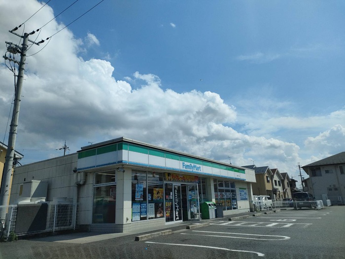 コンビニ　ファミリーマート栗東小平井店（コンビニ）まで361m