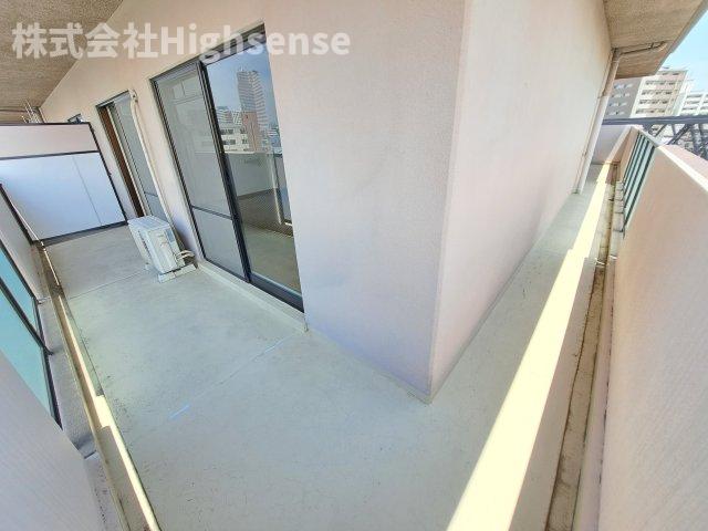 バルコニー　暖かな日差しのふりそそぐバルコニー