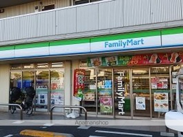 コンビニ　ファミリーマート（コンビニ）まで650m
