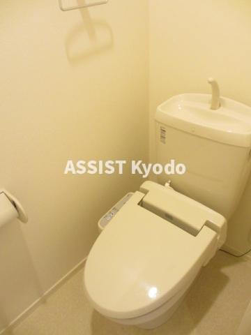 小田急線 豪徳寺駅 徒歩5分 2階建 築17年のトイレ写真