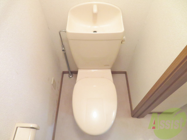 トイレ　こちらはトイレです。清潔感があり良いですね。