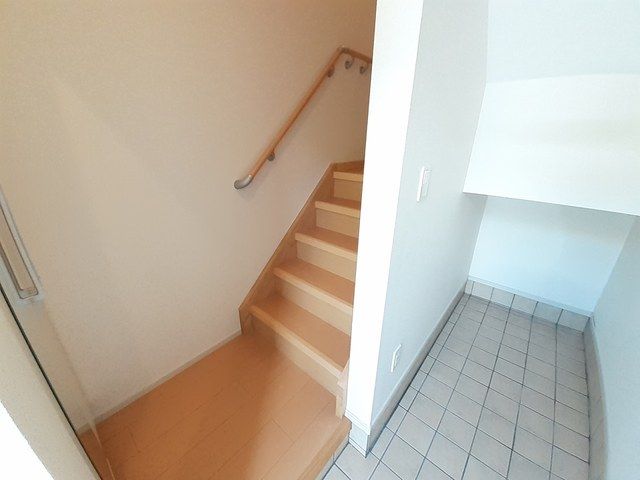 小田急線 新百合ケ丘駅 徒歩17分 3階建 築12年の玄関写真