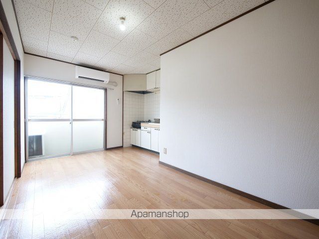 吉備津グリーンハイツの居間写真