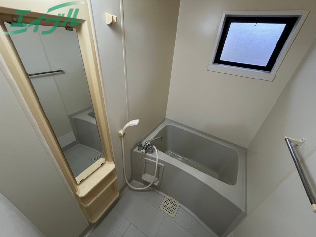 バス・シャワールーム　別部屋同タイプです
