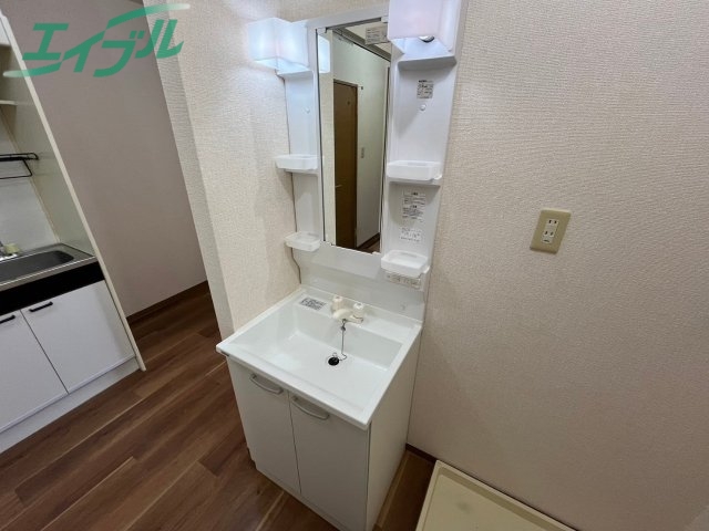 洗面設備　別部屋同タイプです