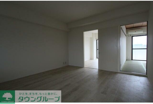 メゾンリヴィエール小金の居間写真