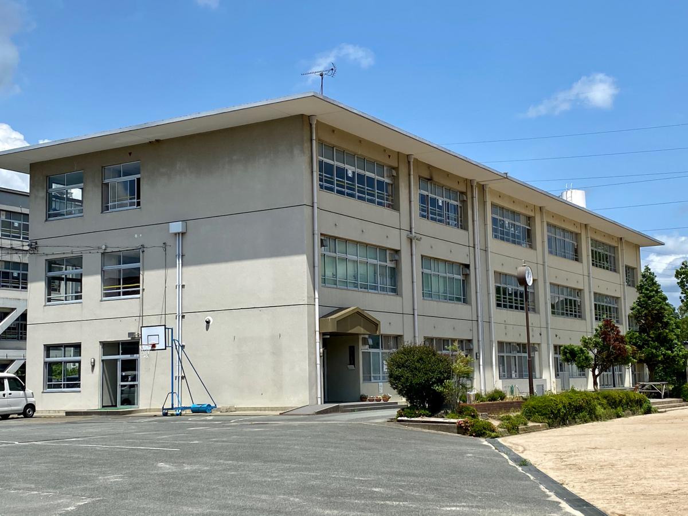 小学校　福知山市立成仁小学校（小学校）まで834m