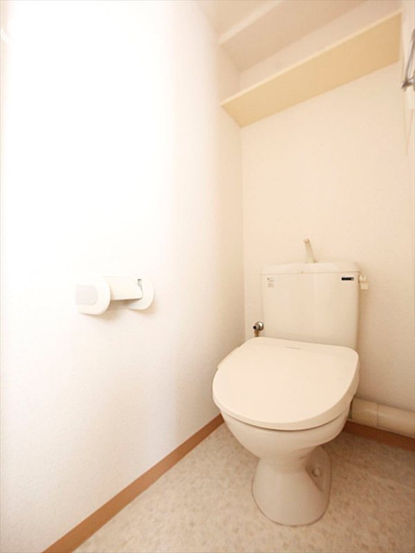 地下鉄鶴舞線 浅間町駅 徒歩3分 8階建 築24年のトイレ写真