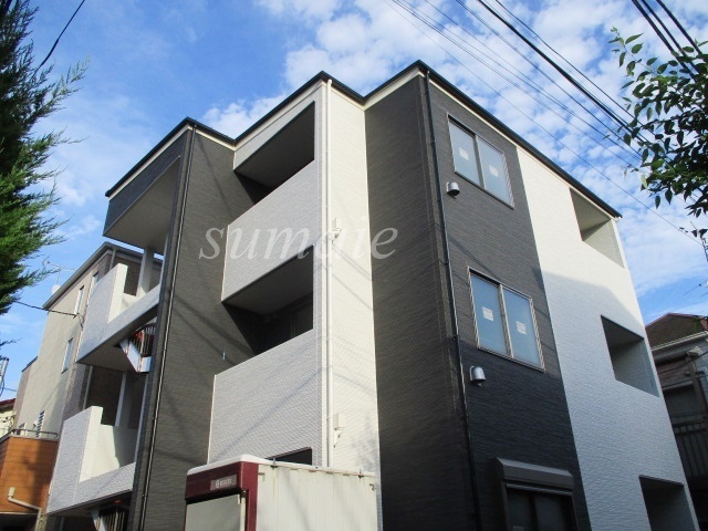 建物外観　木造3階建てのマンションです☆