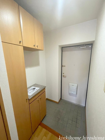 玄関　写真は参考写真です。現況を優先してください。