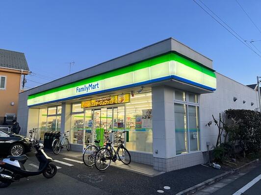 コンビニ　ファミリーマート杉並宮前三丁目店（コンビニ）まで196m