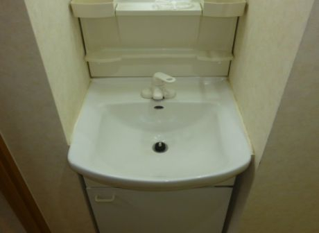 洗面設備　独立洗面台、朝の身支度には欠かせません