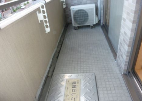 バルコニー　暖かな日差しのふりそそぐバルコニー