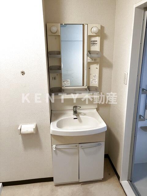 洗面設備　スペースが確保できる洗面所です