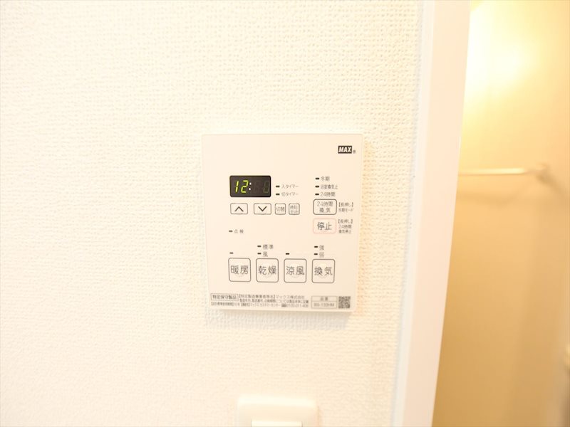 その他設備　浴室暖房乾燥機付き
