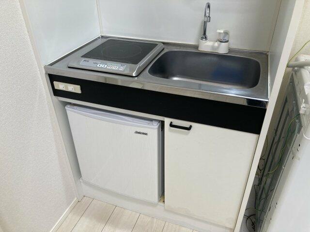 キッチン　ＩＨコンロとミニ冷蔵庫付のキ…
