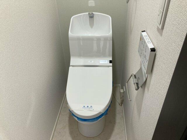 トイレ　嬉しい温水洗浄便座付
