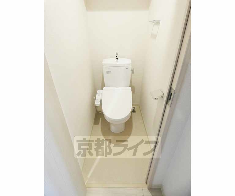 トイレ　ウォシュレット完備。