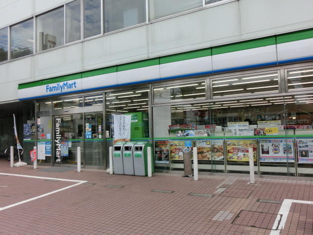 コンビニ　ファミリーマート横浜中山町店（コンビニ）まで726m