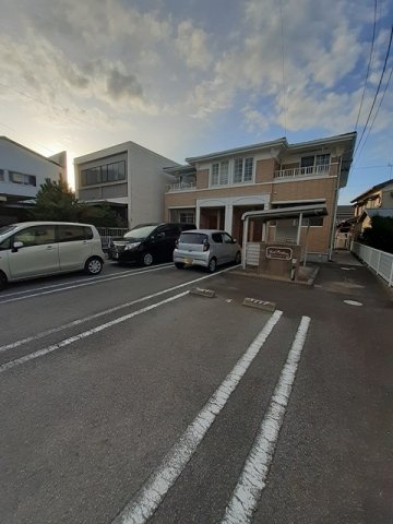 駐車場　車をお持ちの方に嬉しい駐車場付きの物件です