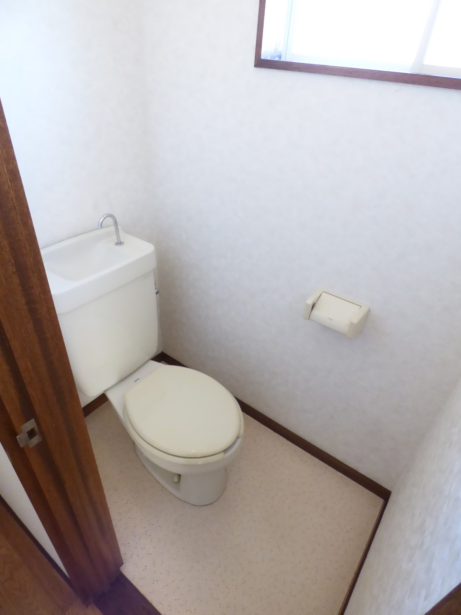 トイレ　トイレ※退去前のため、以前の写真を使用しています。