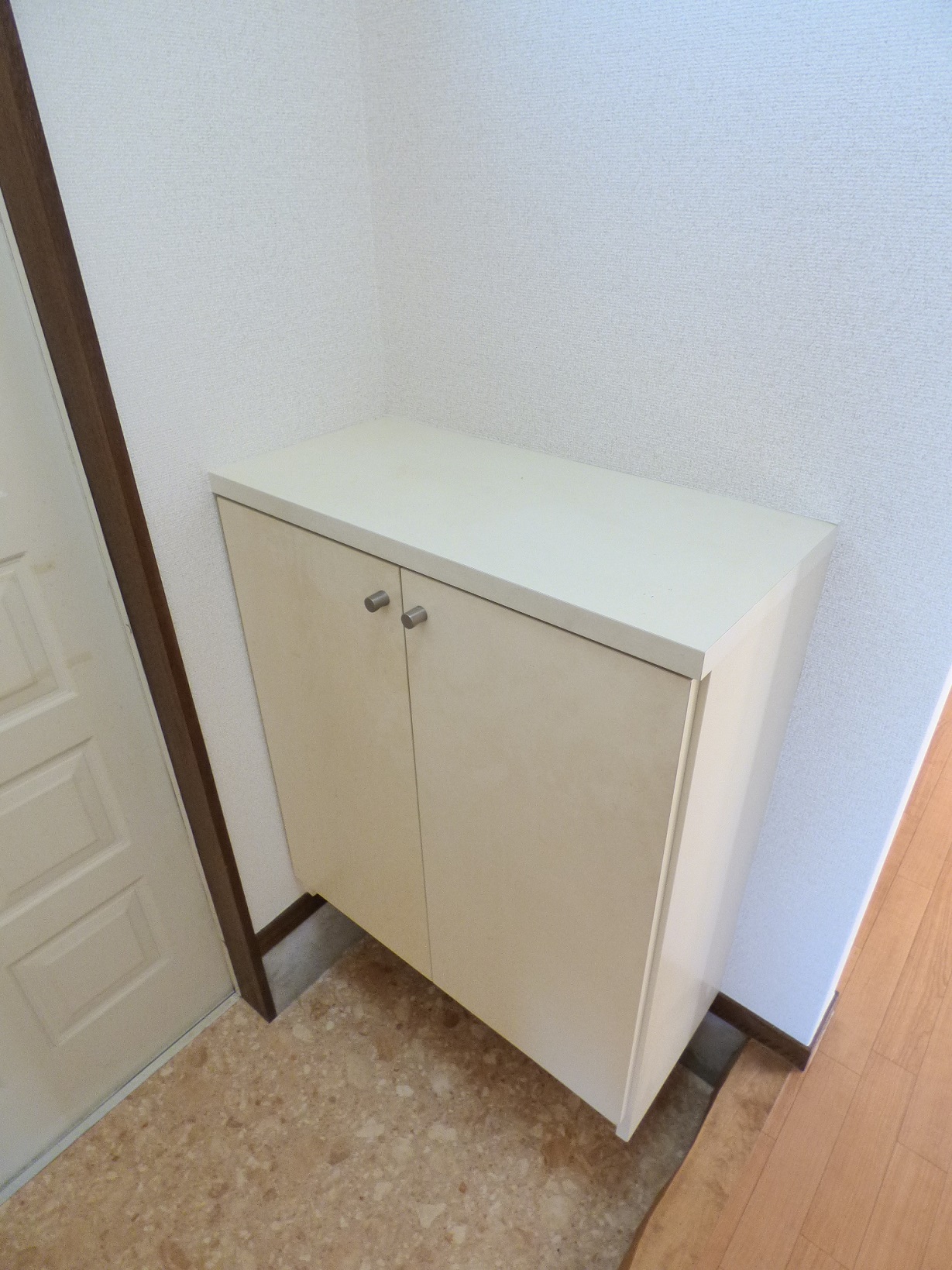 玄関　シューズボックス※退去前のため、以前の写真を使用しています。