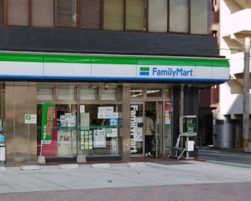 コンビニ　ファミリーマート 博多堅粕３丁目店（コンビニ）まで199m