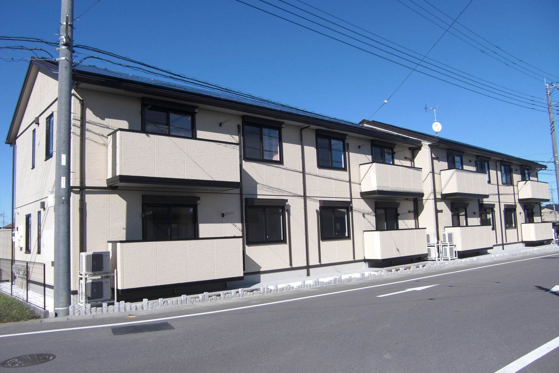 建物外観　人気のD-room！1階のお部屋でもALSOK付きで安心。