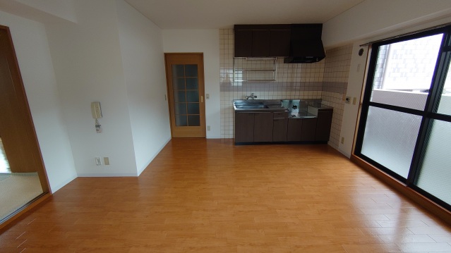 居室・リビング　同物件別号室