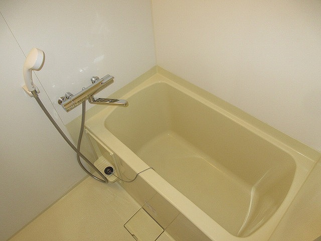 バス・シャワールーム　もちろんバス・トイレ別です！
