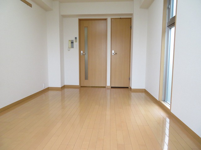 居室・リビング　広々７．６帖のゆったりした居室スペース