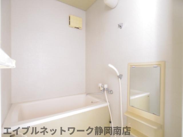 バス・シャワールーム　ゆったり過ごせるお風呂です