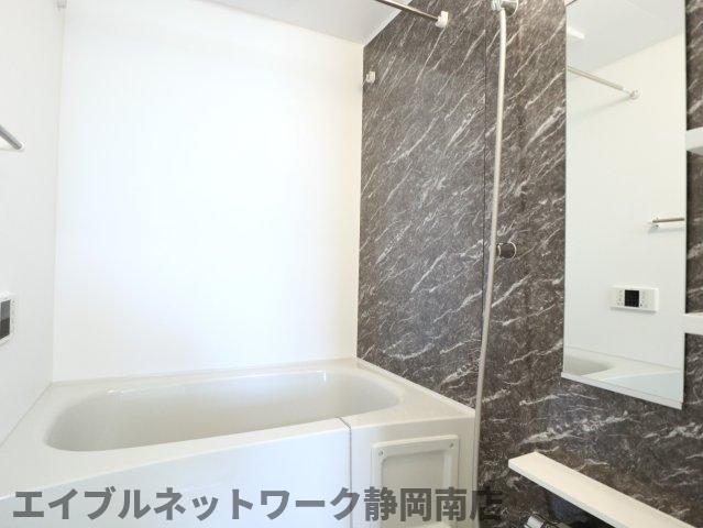 バス・シャワールーム　ゆったり過ごせるお風呂です