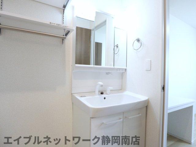 洗面設備　使いやすい洗面所です