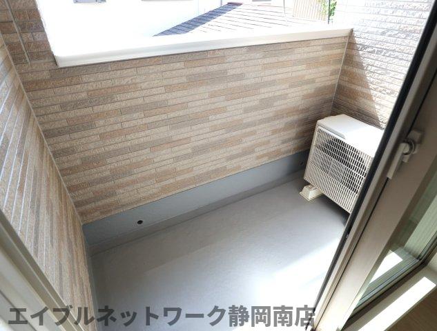 バルコニー　お洗濯にも便利なバルコニー付き