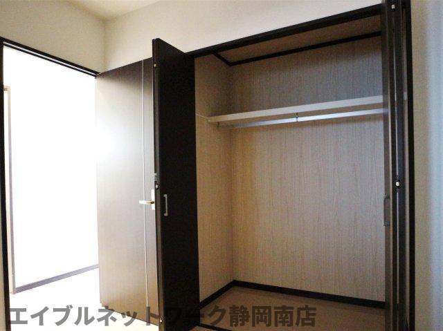 玄関　収納もある玄関です