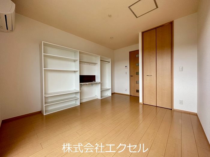 居室・リビング　同建物別室画像です。