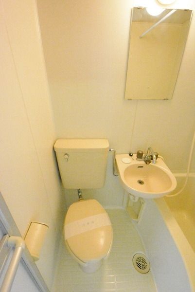 【武蔵村山市三ツ藤のマンションのトイレ】