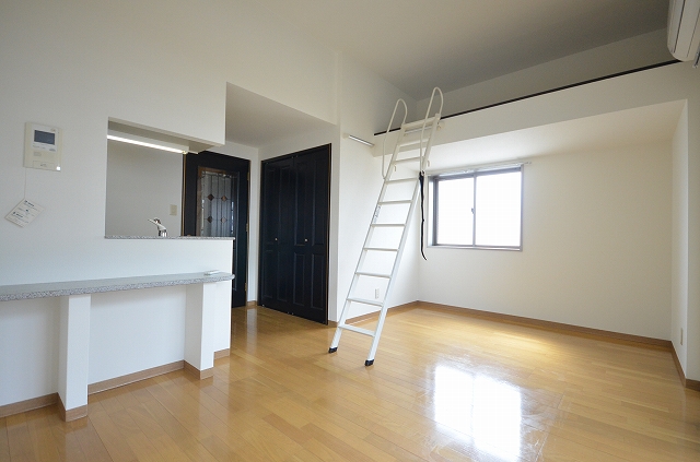 居室・リビング　写真は別号室のものです。