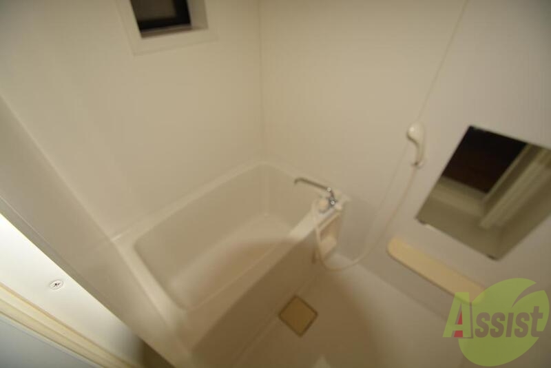 バス・シャワールーム　シンプルな浴室です。