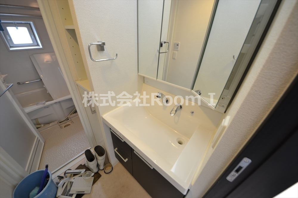 洗面設備　忙しい朝には欠かせない洗面所です ※写真は別のお部屋のものに