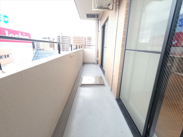 バルコニー　広々としたバルコニー