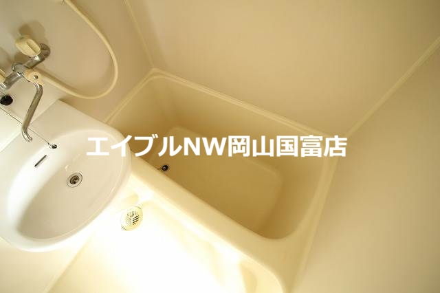 バス・シャワールーム　類似部屋の写真です。実際とは若干異なります。