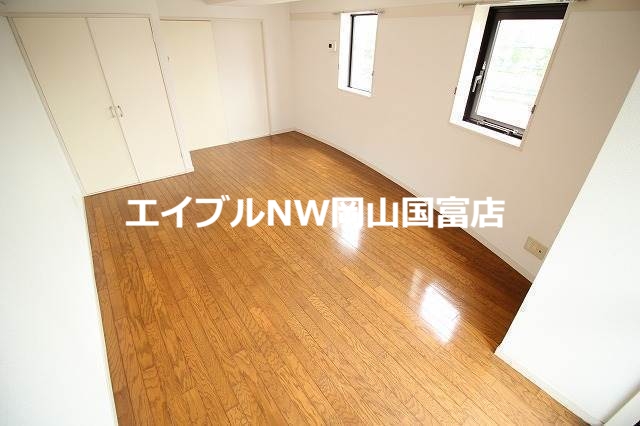 居室・リビング　類似部屋の写真です。実際とは若干異なります。