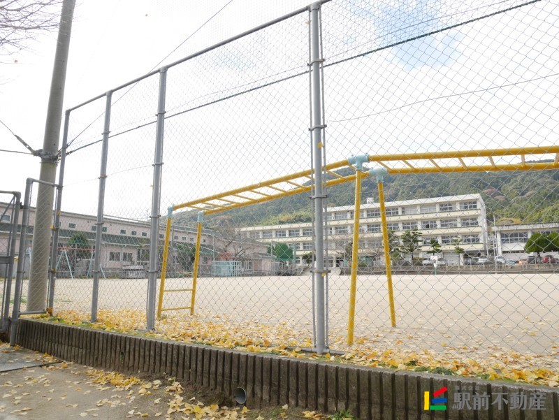 小学校　山家小学校（小学校）まで1800m