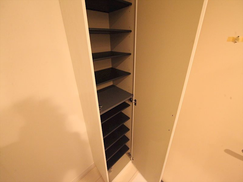 玄関　玄関　シューズボックス付（収納充実してます）