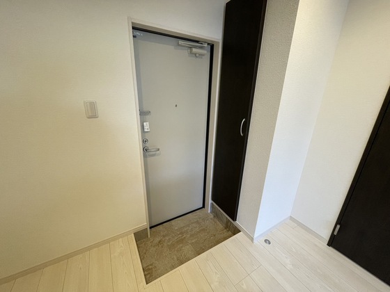 玄関　※別号室の写真です。