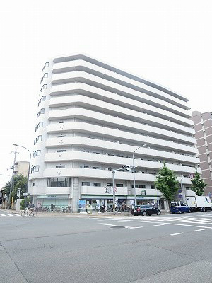 京都市上京区役人町のマンションの建物外観