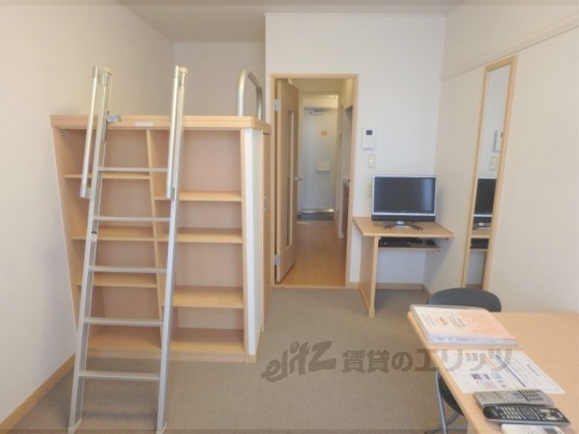 居室・リビング　７．５帖の洋室です