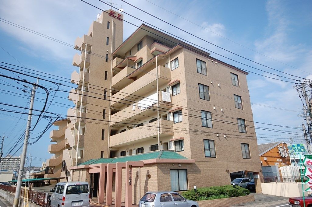 【福岡市西区内浜のマンションの建物外観】